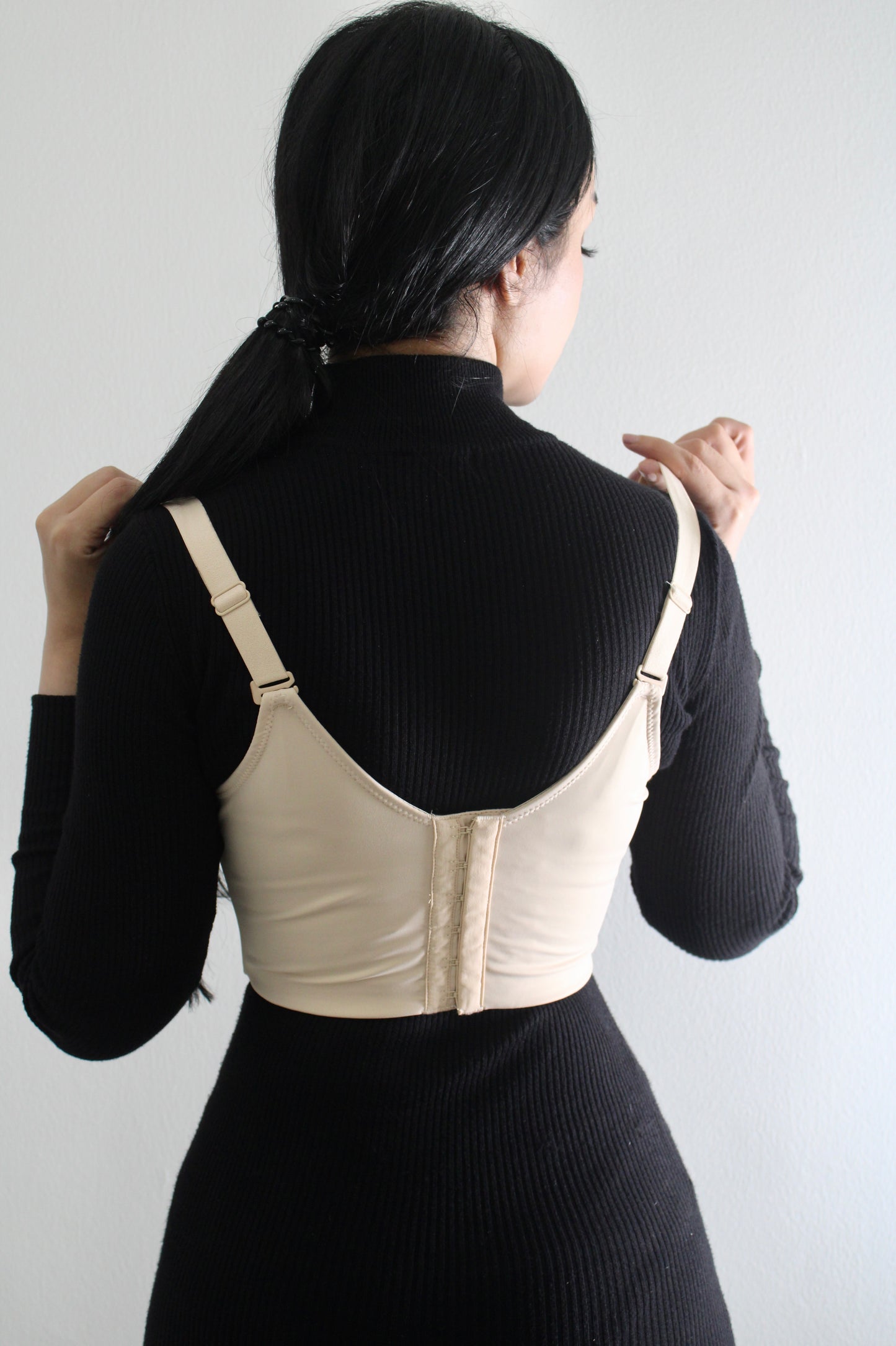 Full coverage bra with attractive appearance